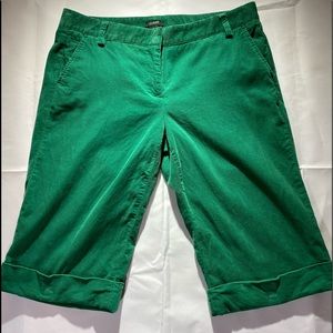 Green j. Crew capri shorts size 6 city fit